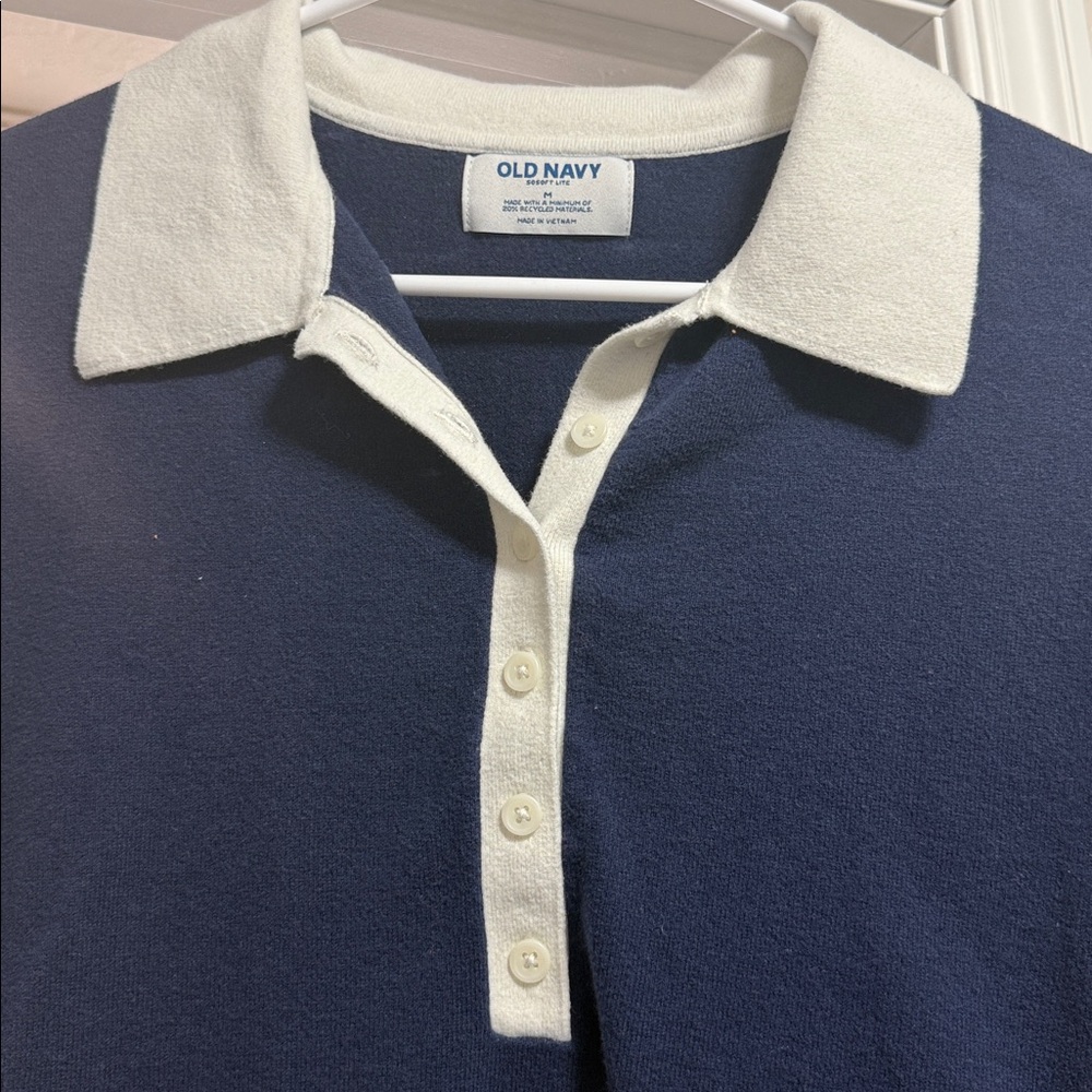 Old Navy Women's Dark Blue Sweater with Cream Collar - Picture 3 of 3